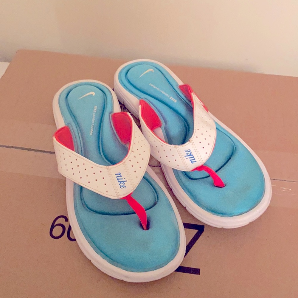 Cushioned Flops